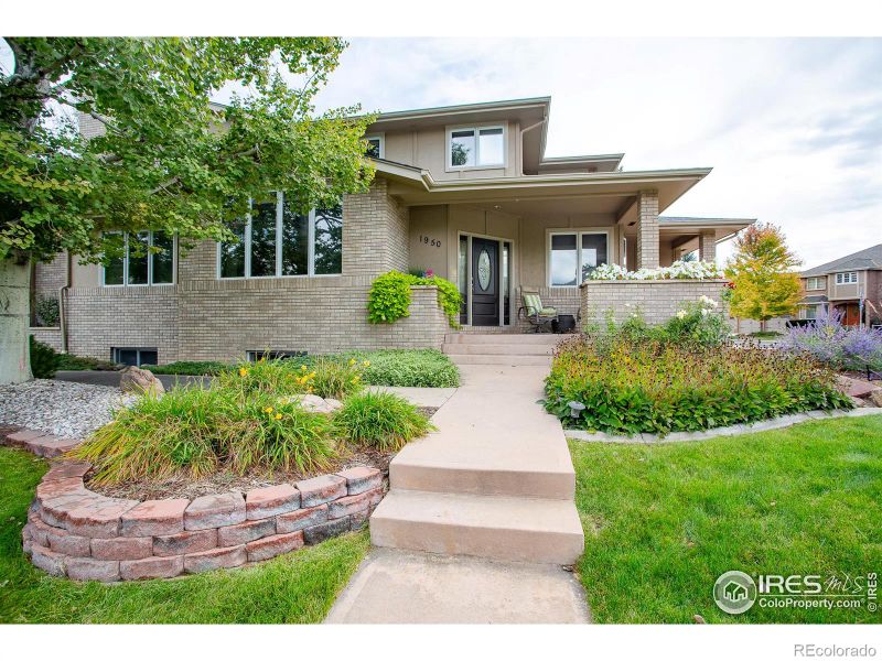 1950 Diamond Dr, Longmont, CO 80504