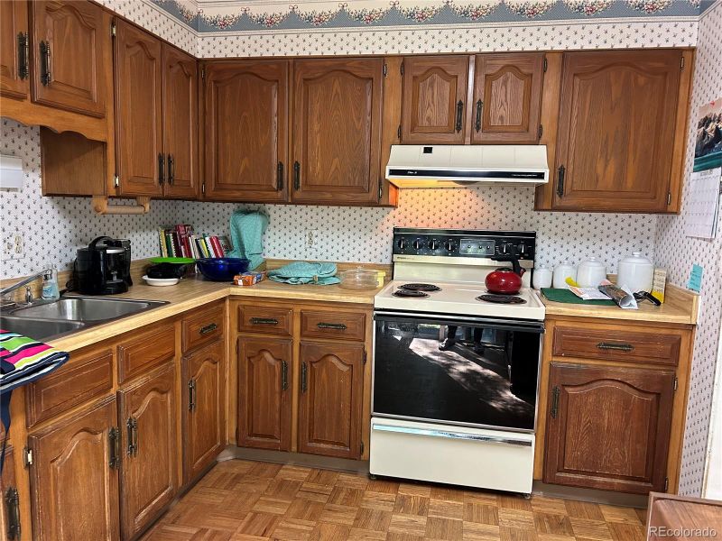 650 S Oswego St, Aurora, CO 80012