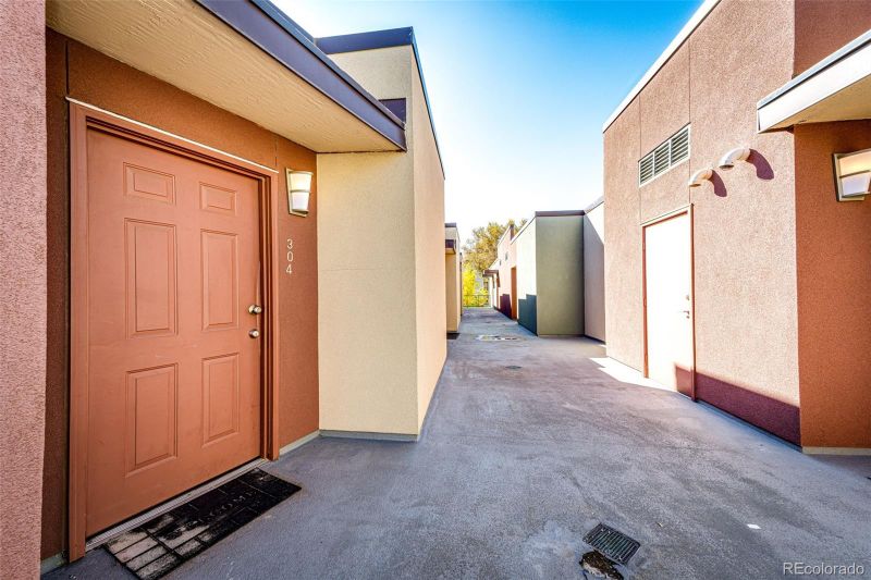 5201 S Fox St #304, Littleton, CO 80120