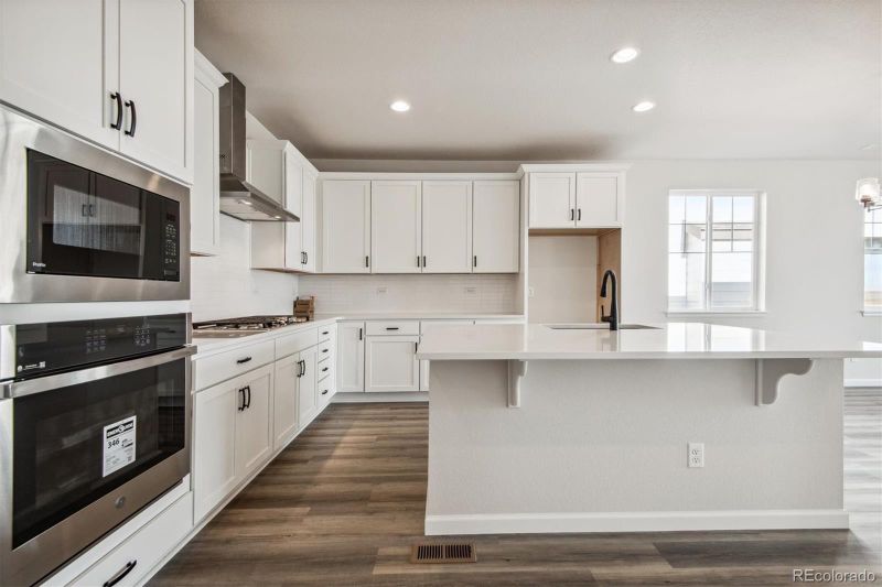 178 S Waterloo St, Aurora, CO 80018