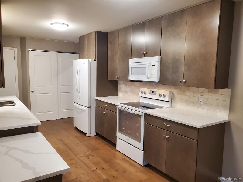1711 Collyer St, Longmont, CO 80501
