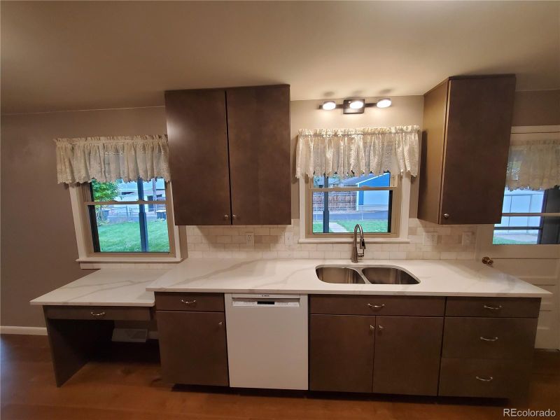 1711 Collyer St, Longmont, CO 80501