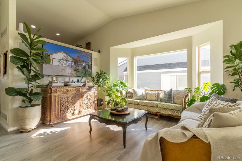 9637 W Peakview Dr, Littleton, CO 80123