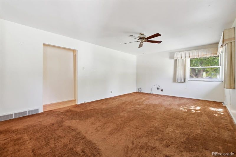 9045 W 2nd Ave, Lakewood, CO 80226