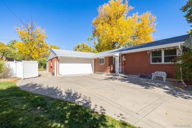 9045 W 2nd Ave, Lakewood, CO 80226