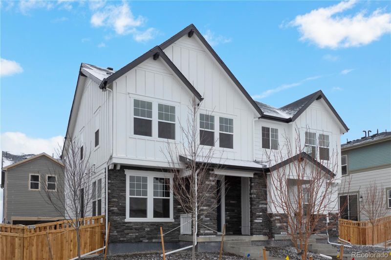 21121 E 63rd Dr, Aurora, CO 80019