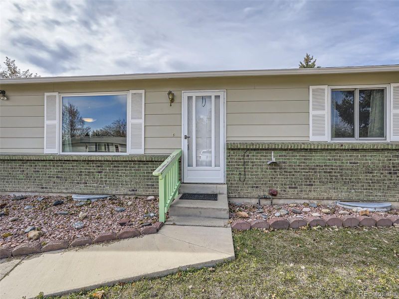7079 Xenon Ct, Arvada, CO 80004