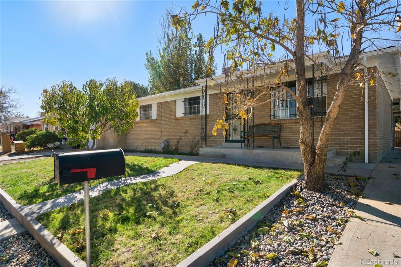 5463 Tucson St, Denver, CO 80239