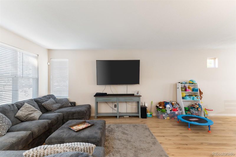230 River View Ct, Longmont, CO 80501
