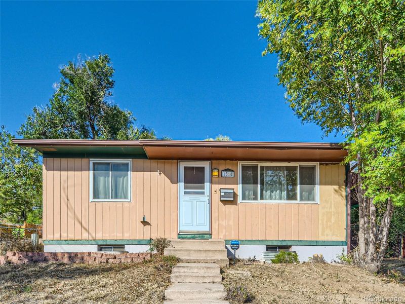 1818 Whitman Rd, Colorado Springs, CO 80910