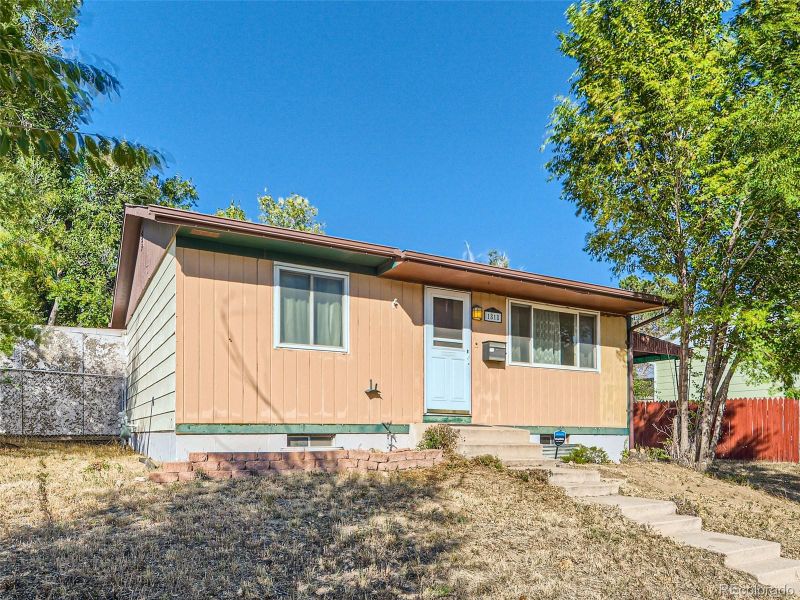 1818 Whitman Rd, Colorado Springs, CO 80910