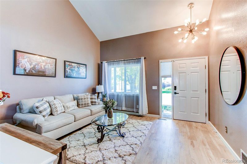 2214 S Uravan St, Aurora, CO 80013
