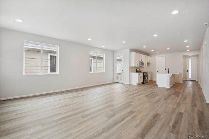 27666 E Byers Pl, Aurora, CO 80018