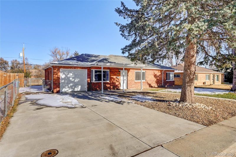 860 Tucson St, Aurora, CO 80011