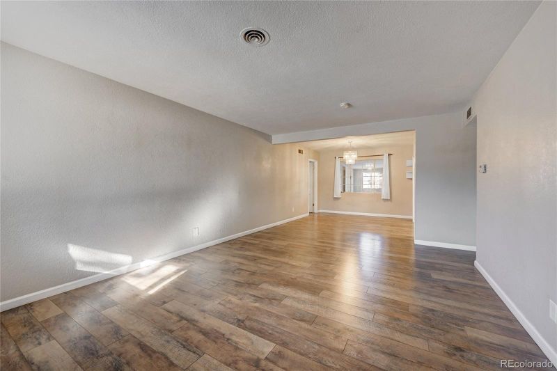 860 Tucson St, Aurora, CO 80011