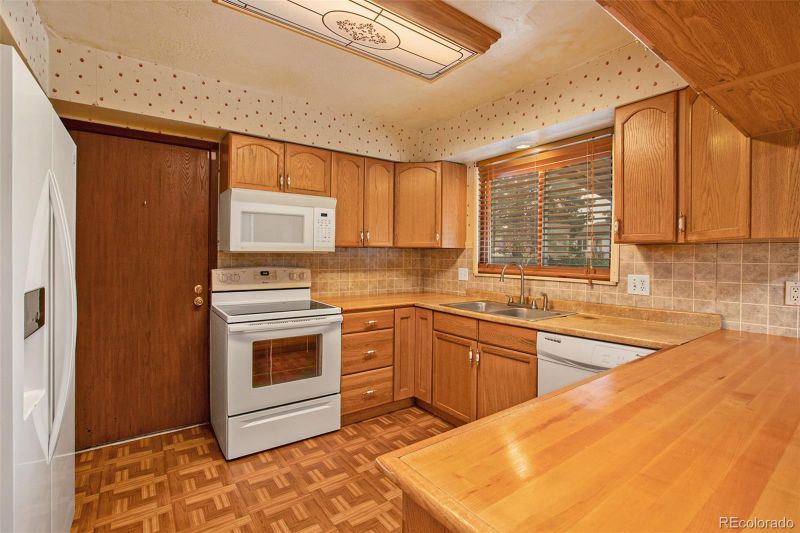 16618 E Stanford Pl, Aurora, CO 80015