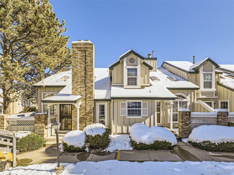 951 S Evanston Cir, Aurora, CO 80012