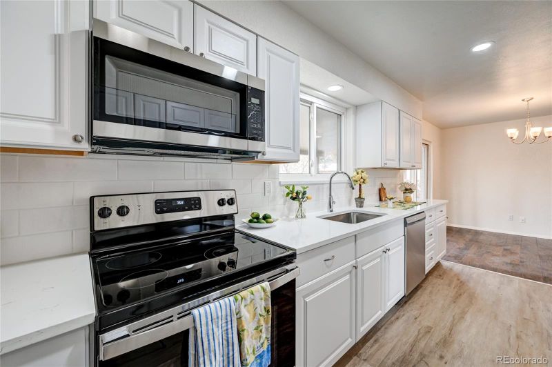 16580 E 11th Ave, Aurora, CO 80011