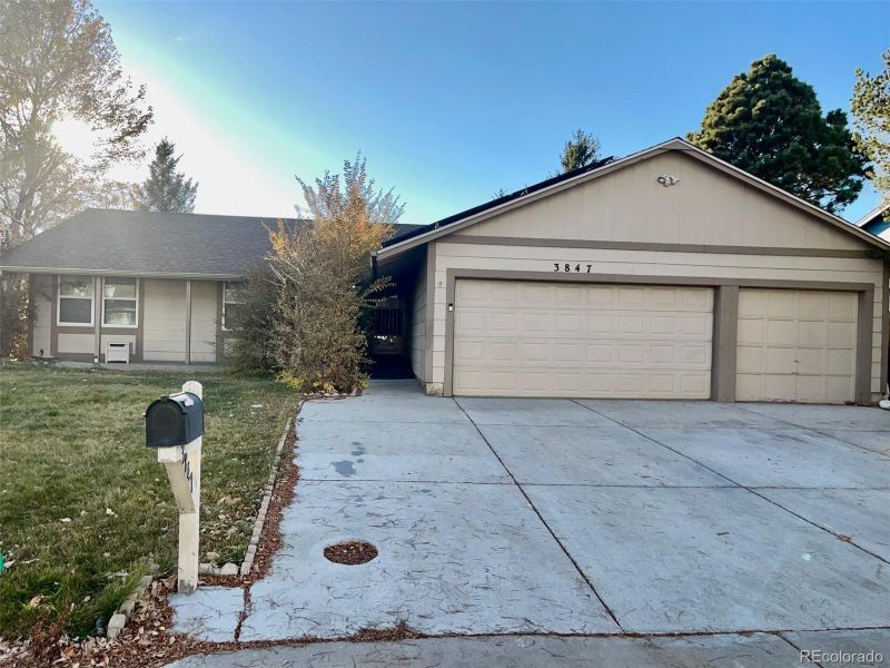 3847 S Olathe Cir, Aurora, CO 80013