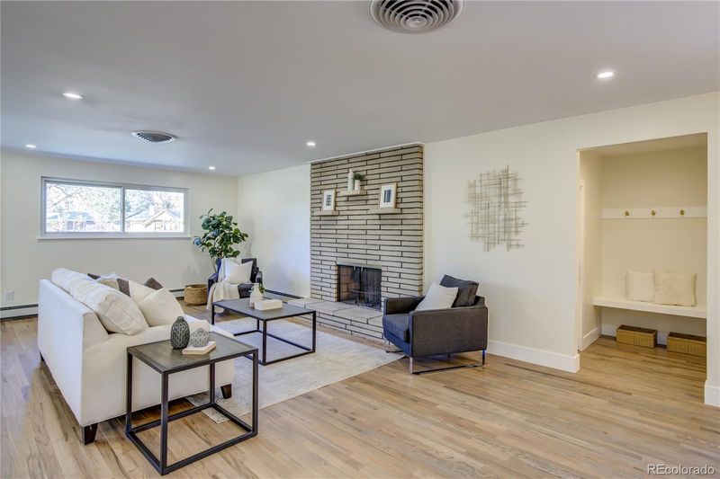 3337 S Chester Ct, Denver, CO 80231