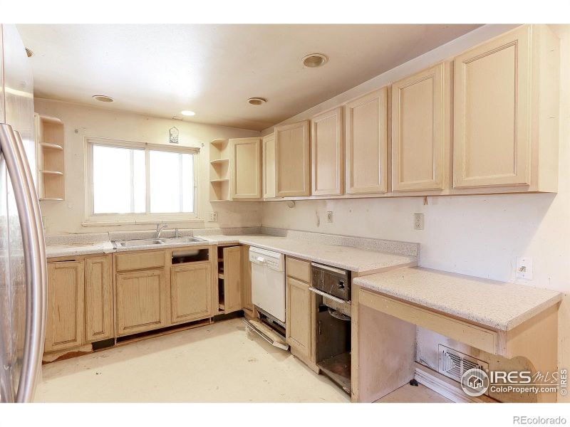 2443 Zion St, Aurora, CO 80011