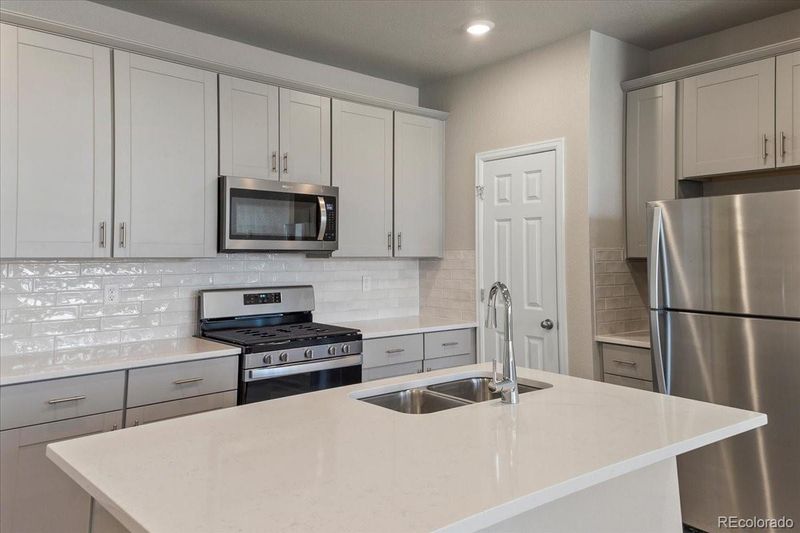6372 N Lisbon St, Aurora, CO 80019