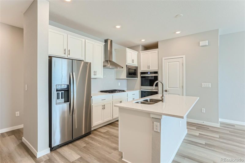 320 N Geneva St, Aurora, CO 80010