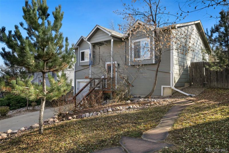 655 W Monument St, Colorado Springs, CO 80905