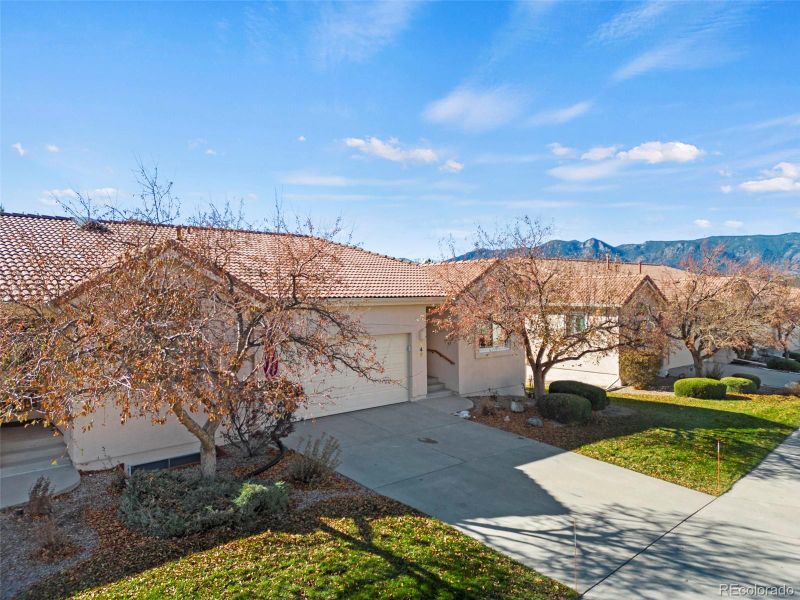 246 Luxury Ln, Colorado Springs, CO 80921