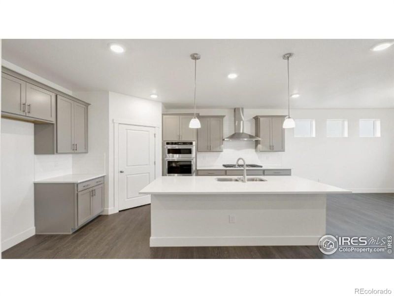 1091 Dutch Peak Dr, Berthoud, CO 80513