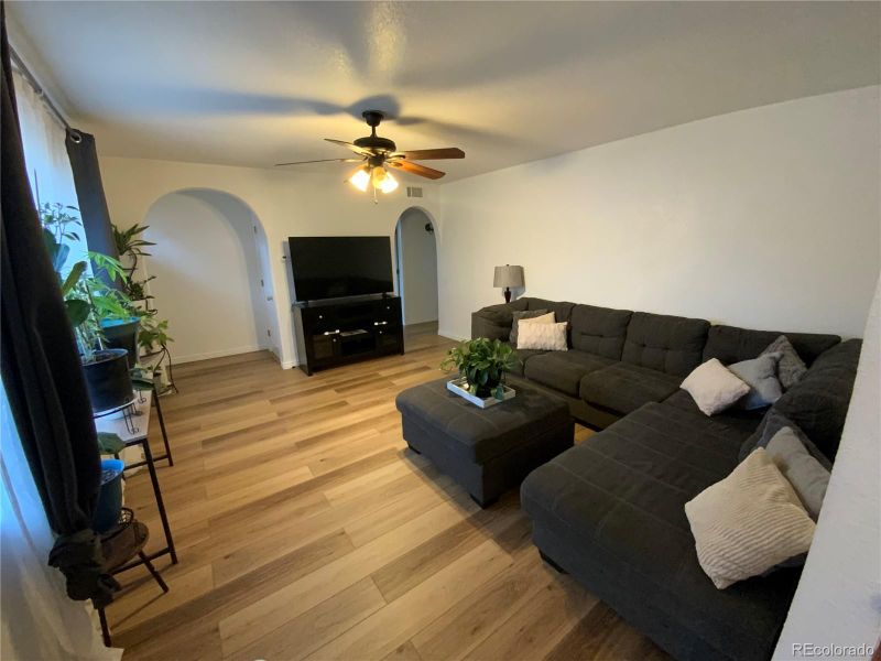 9420 Lilly Ct, Thornton, CO 80229