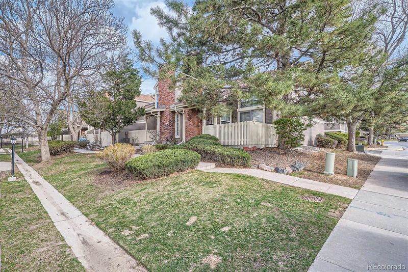2002 S Helena St #C, Aurora, CO 80013