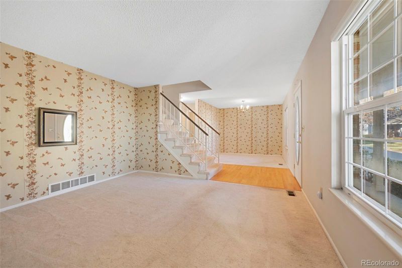 7040 S Forest Ct, Centennial, CO 80122