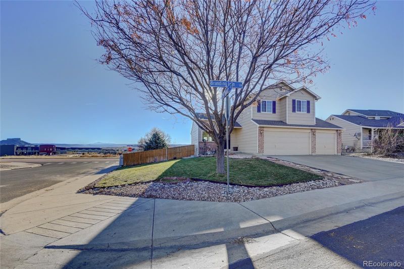561 Branding Iron Ln, Castle Rock, CO 80104
