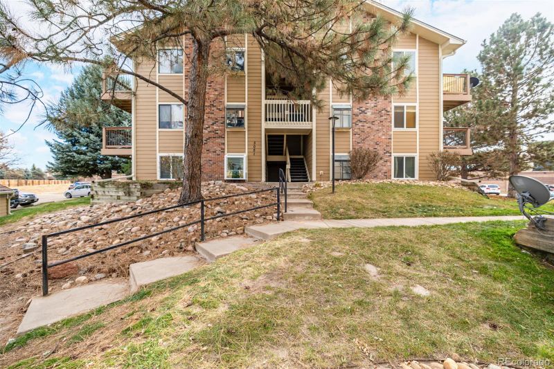 3051 S Ursula Cir #301, Aurora, CO 80014