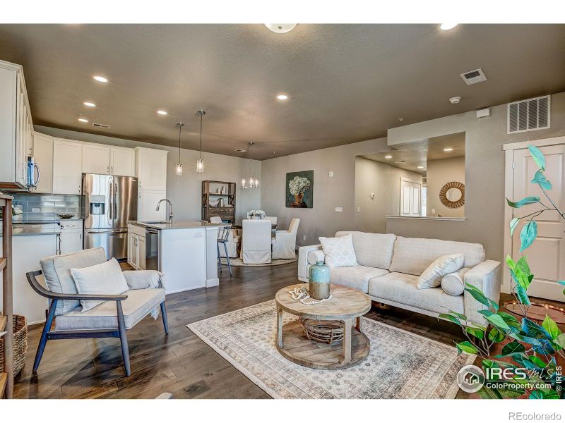 370 High Point Dr #102, Longmont, CO 80504