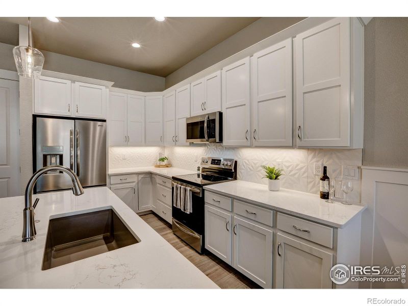 194 High Point Dr, Longmont, CO 80504