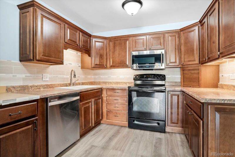 350 S Clinton St #12B, Denver, CO 80247