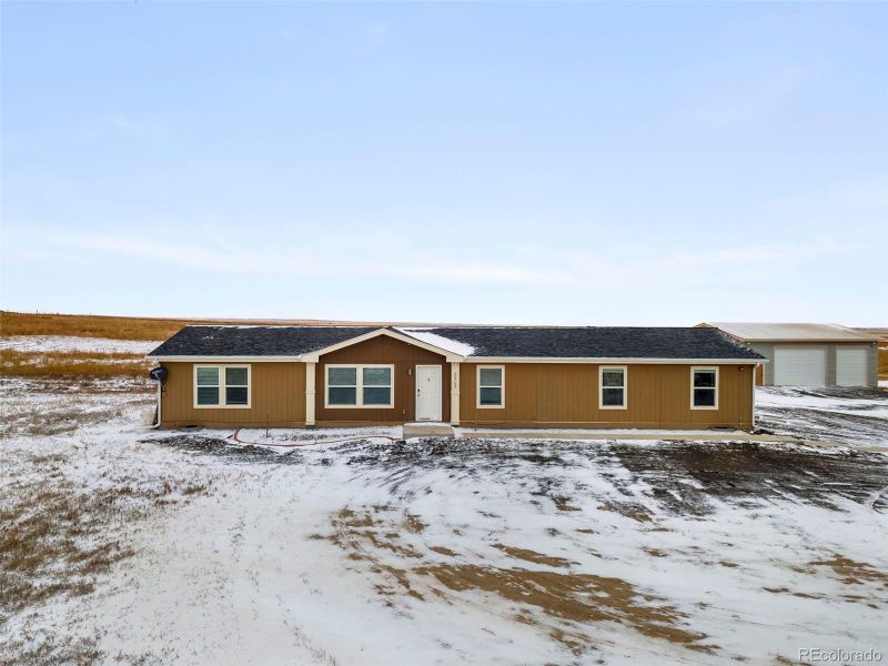60705 E 38th Ave, Strasburg, CO 80136