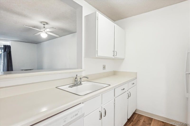 2231 S Vaughn Way #220B, Aurora, CO 80014