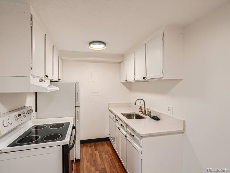 799 Dahlia St #607, Denver, CO 80220