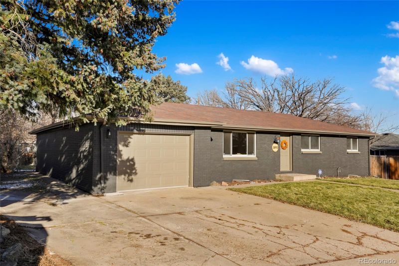 3093 W Pimlico Dr, Englewood, CO 80110