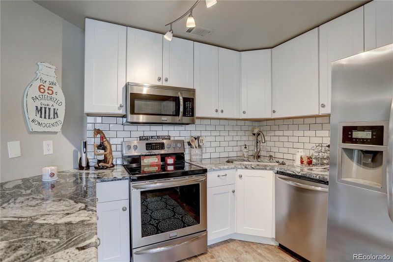 8651 E Dry Creek Rd #621, Centennial, CO 80112
