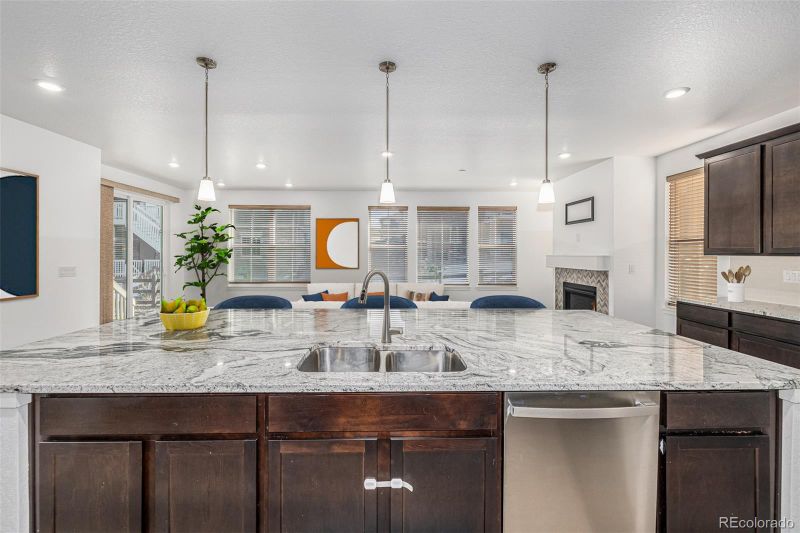 22482 E Narrowleaf Cir, Aurora, CO 80016