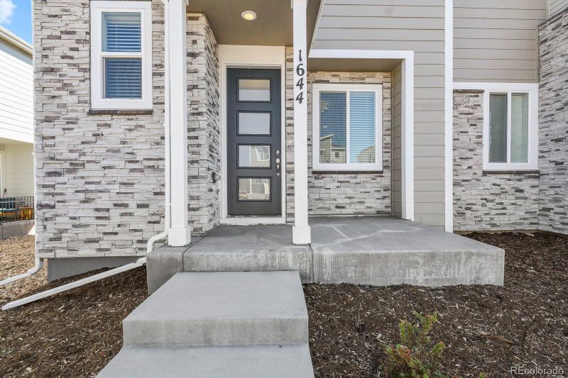 1644 S Andes Way, Aurora, CO 80017