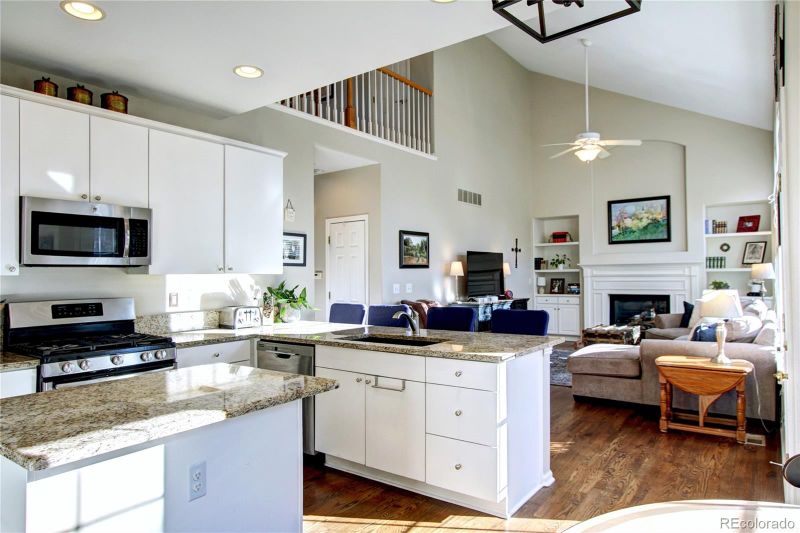 9511 S Hackberry St, Highlands Ranch, CO 80129
