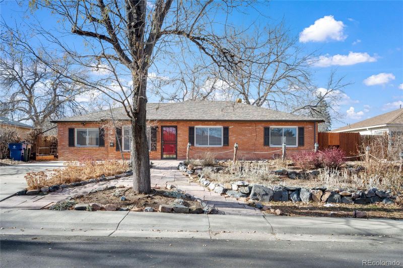 1077 Scranton St, Aurora, CO 80011