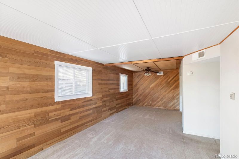 890 Zion St, Aurora, CO 80011