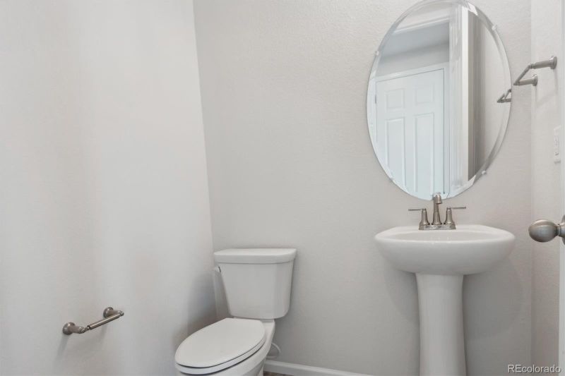 27586 E Byers Pl, Aurora, CO 80018