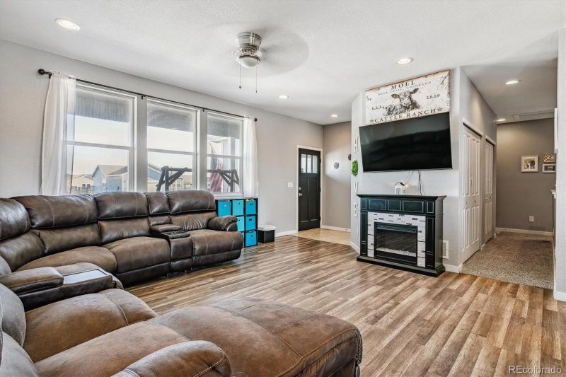279 S 2nd Ave, Deer Trail, CO 80105